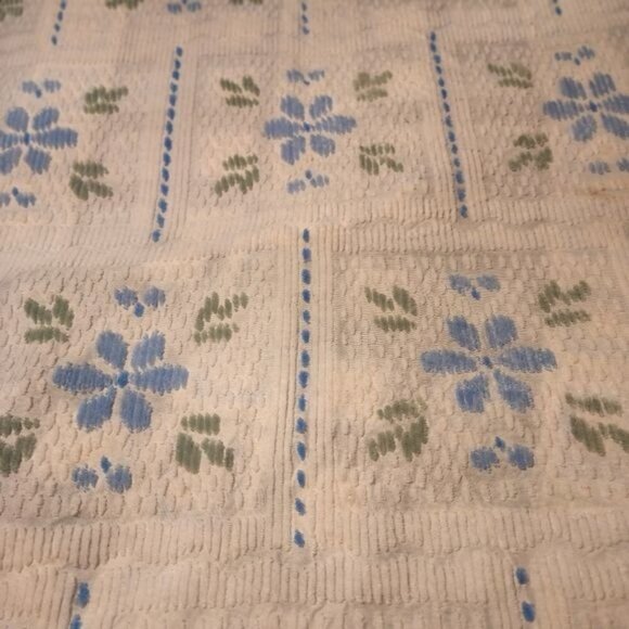 Vintage Chenille Blue Floral Squares Repeating w Fringed Ends 100"x74" Bedspread - Picture 2 of 7